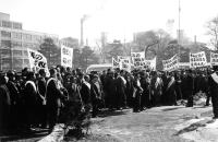 道庁前に集まった被害農民